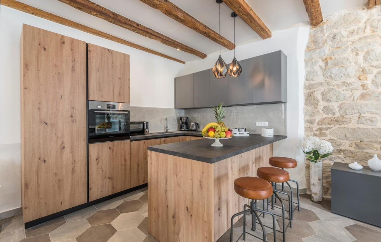 Villa Beautiful Stone House - Parentium With Private Pool Dracevac