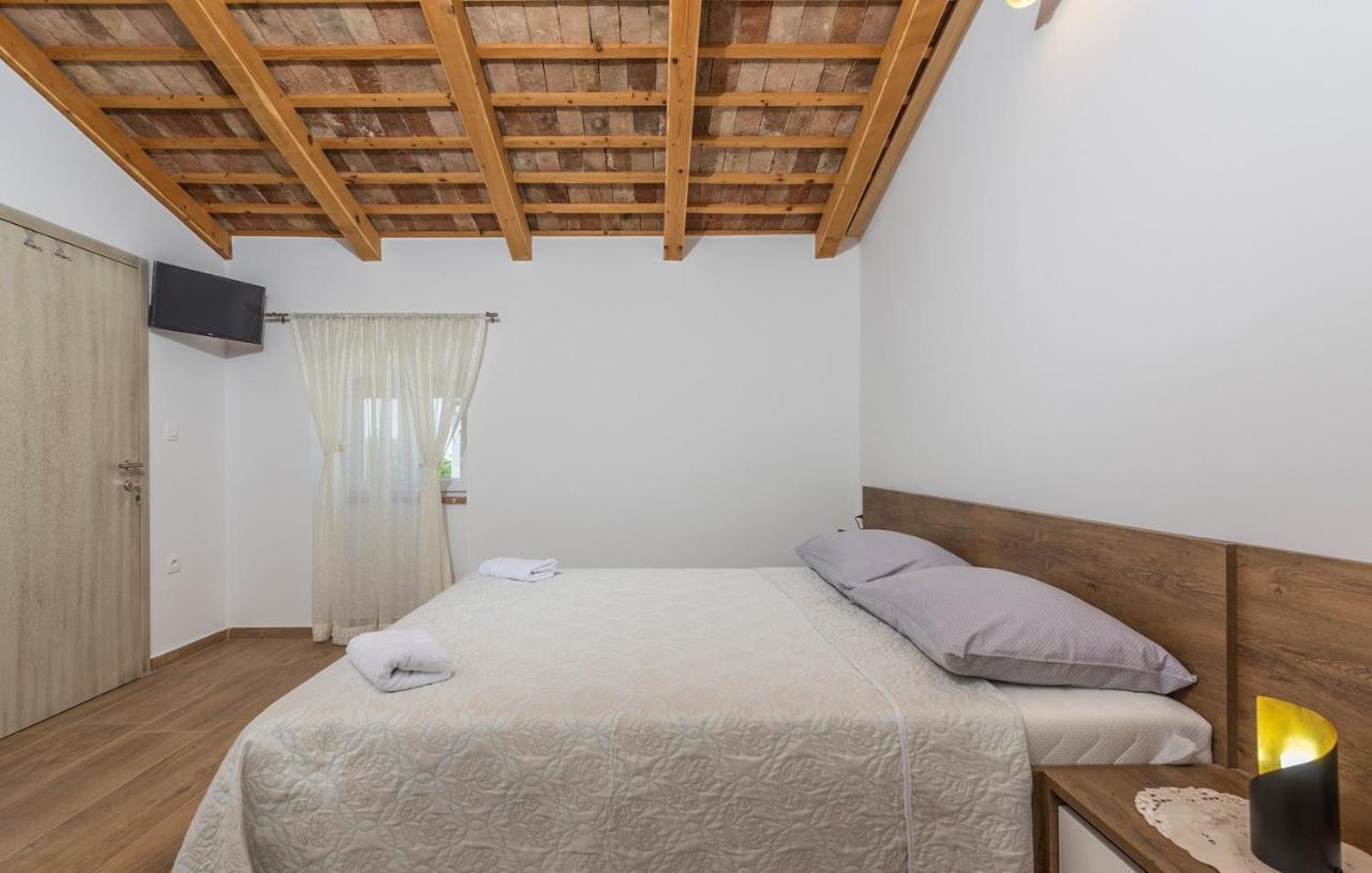 Villa Beautiful Stone House - Parentium With Private Pool Dracevac